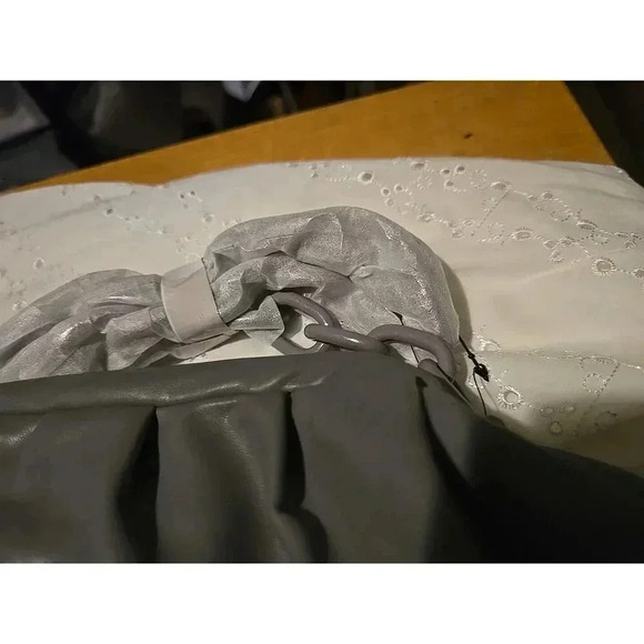 Bagdley Mischka Clutch In Grey Chain Strap Inside Zip With Pocket - Picture 3 of 5